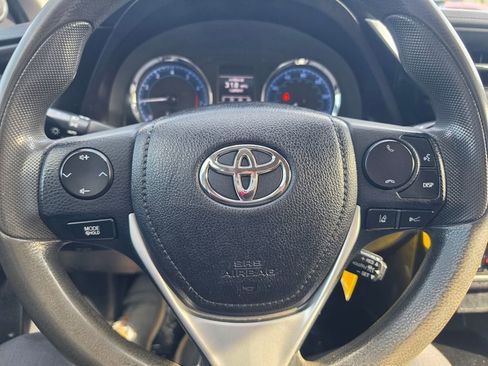 Used 2018 Toyota Corolla LE FWD image 16