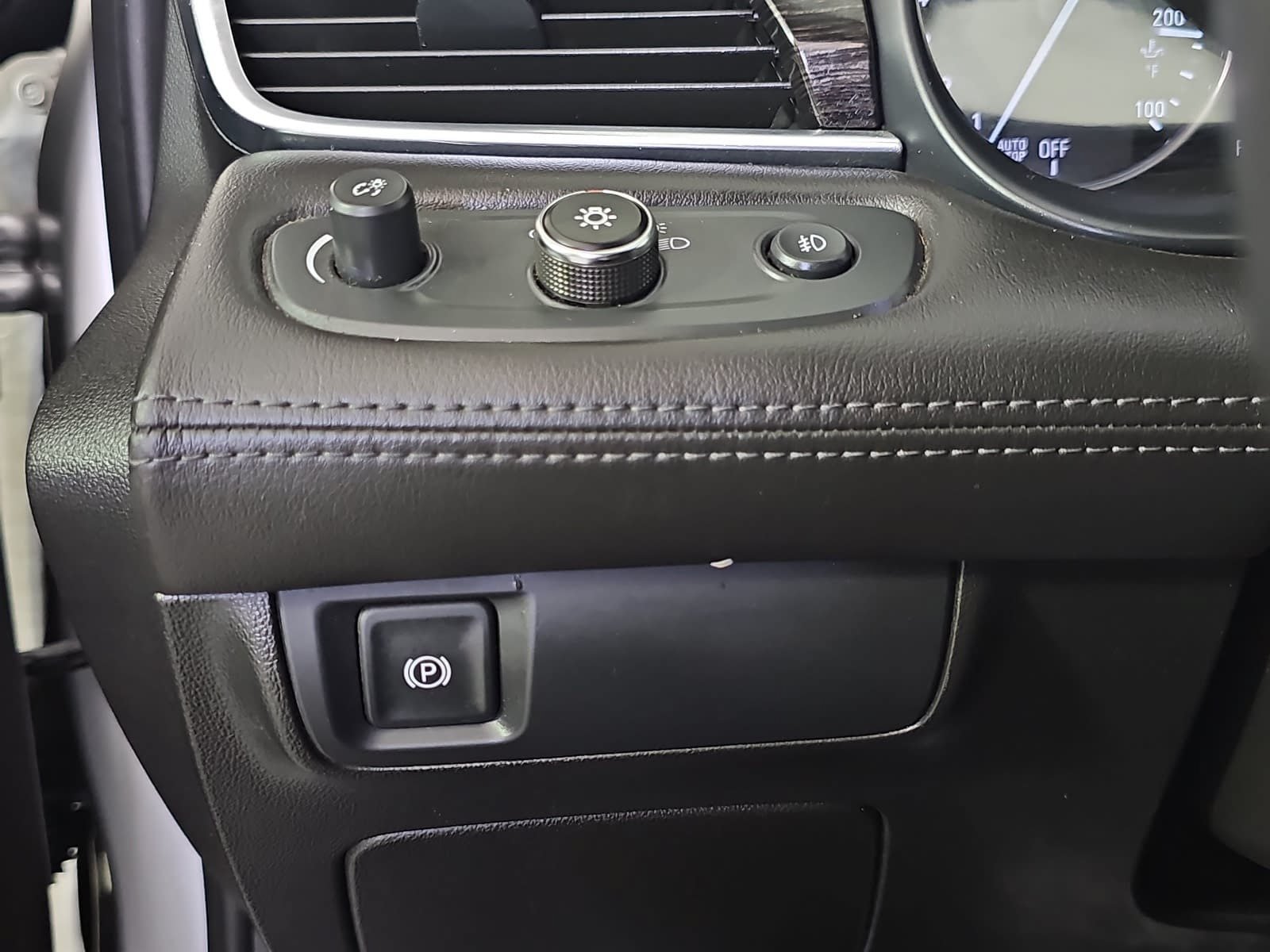 Used 2017 Buick LaCrosse Essence FWD image 23