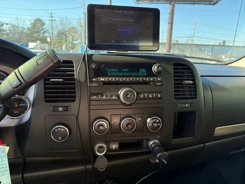 Used 2013 GMC Sierra 2500 SLE w/ Suspension Package, Off-Road image 11