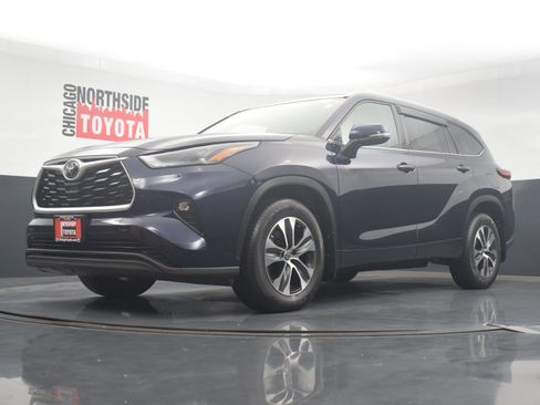 Used 2022 Toyota Highlander XLE AWD/4WD image 36