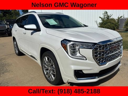 Used 2023 GMC Terrain Denali w/ Denali Premium Package AWD/4WD image 2