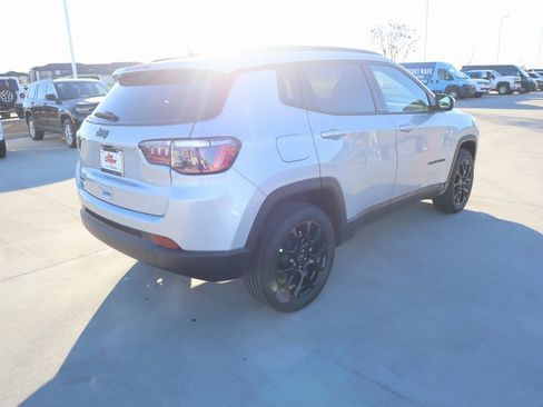 New 2026 Jeep Compass Latitude image 20