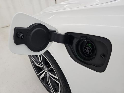 Used 2022 Volvo S60 T8 R-Design Expression w/ Premium Package image 49