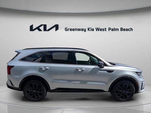 Certified 2022 Kia Sorento SX image 9