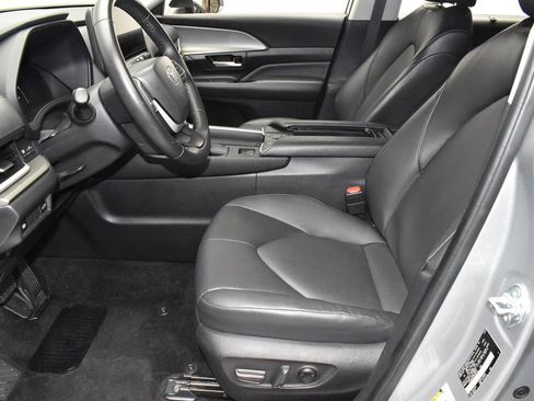 Used 2024 Toyota Grand Highlander AWD image 13