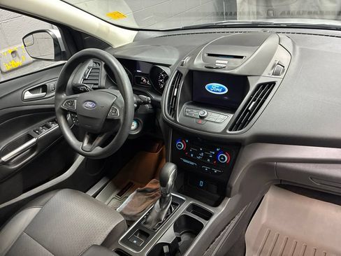 Used 2018 Ford Escape SE w/ SE Sync 3 Package AWD/4WD image 9