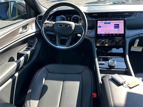 New 2025 Jeep Grand Cherokee Limited image 18