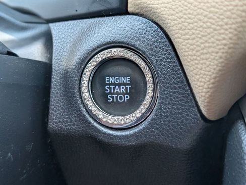 Used 2022 Toyota RAV4 XLE w/ Convenience Package AWD/4WD image 17
