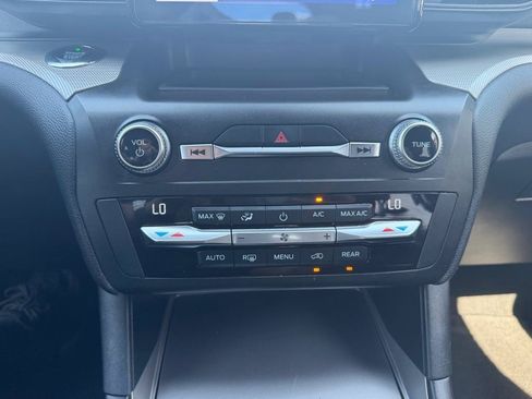 Used 2020 Ford Explorer XLT RWD image 28