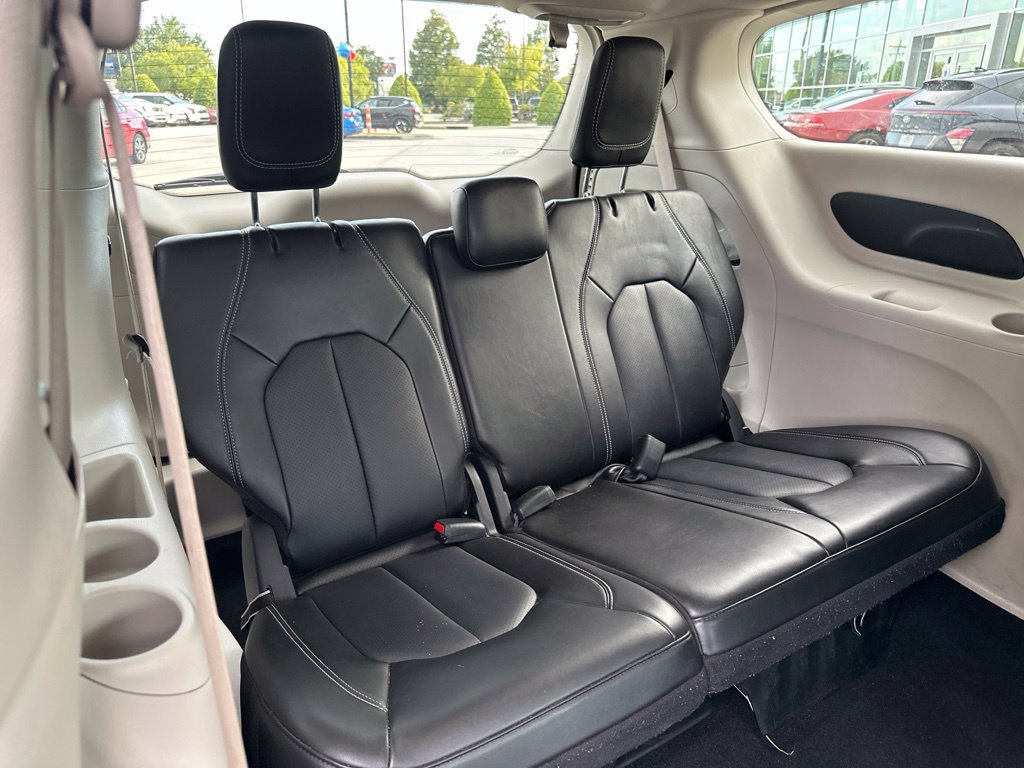 Used 2024 Chrysler Pacifica Touring-L FWD image 33