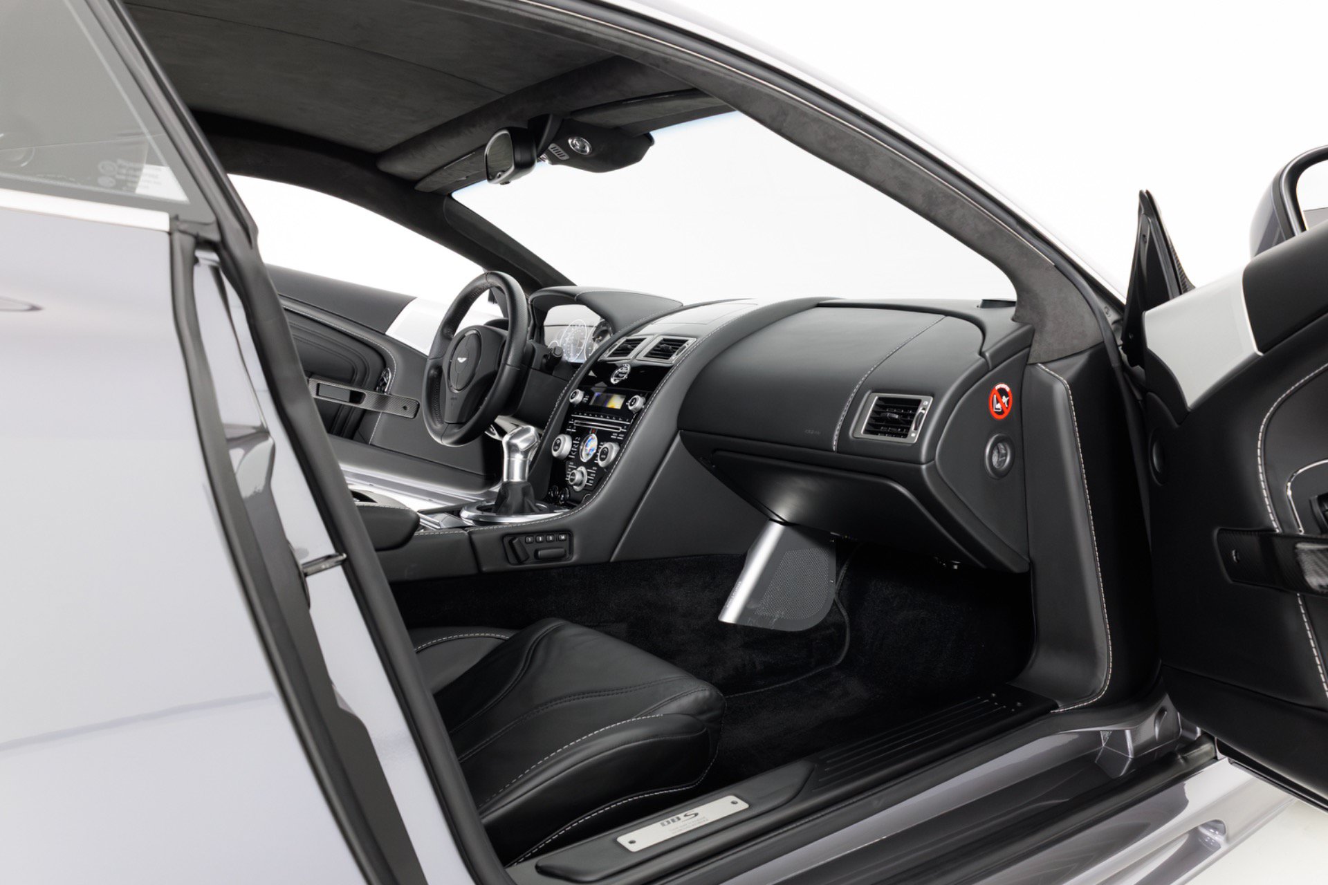 Used 2010 Aston Martin DBS Coupe RWD image 33