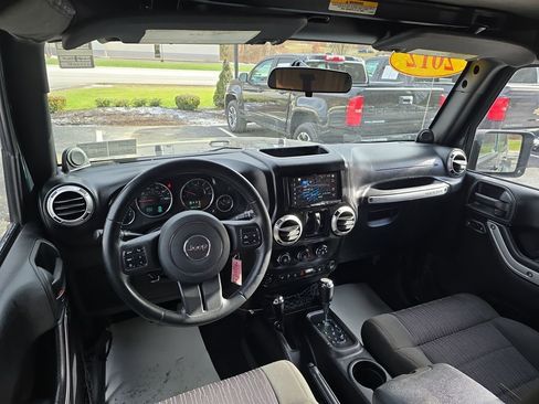 Used 2012 Jeep Wrangler Unlimited Sahara w/ Connectivity Group image 11