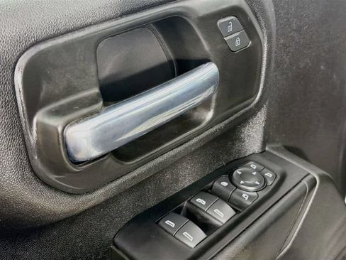 Used 2022 Chevrolet Silverado 2500 Custom w/ Custom Value Package AWD/4WD image 17