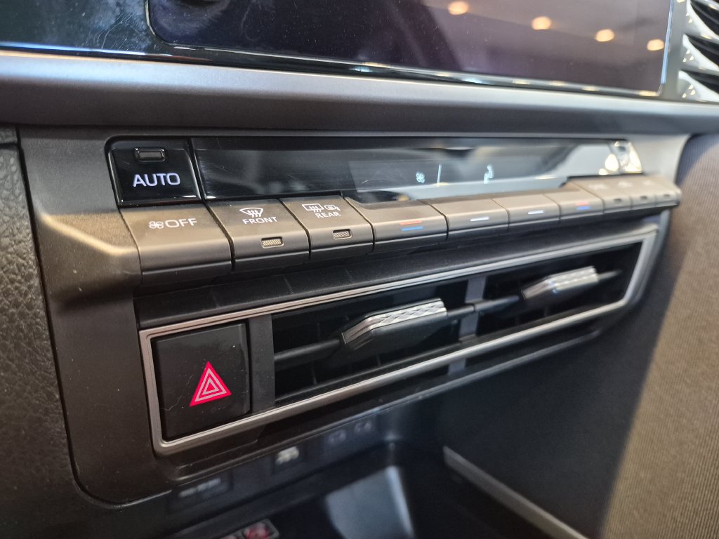 Used 2025 Toyota Camry LE FWD image 23