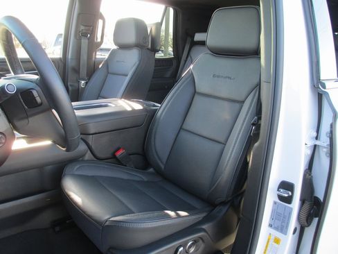 Used 2024 GMC Yukon Denali w/ Max Trailering Package image 21