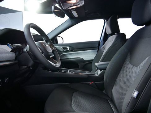 Used 2024 Jeep Compass Sport image 28