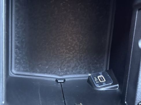 Used 2025 Jeep Wrangler Unlimited Rubicon w/ Technology Group image 27