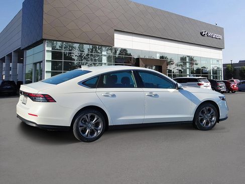 Used 2024 Honda Accord EX image 2