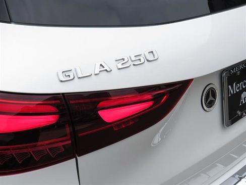 Used 2025 Mercedes-Benz GLA 250 4MATIC image 29