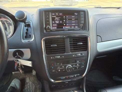 Used 2015 Dodge Grand Caravan R/T w/ Driver Convenience Group FWD image 9