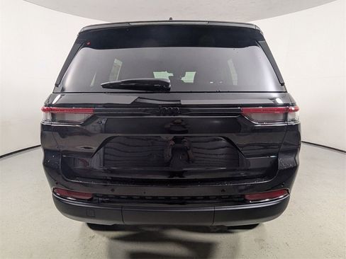 New 2025 Jeep Grand Cherokee Altitude image 6