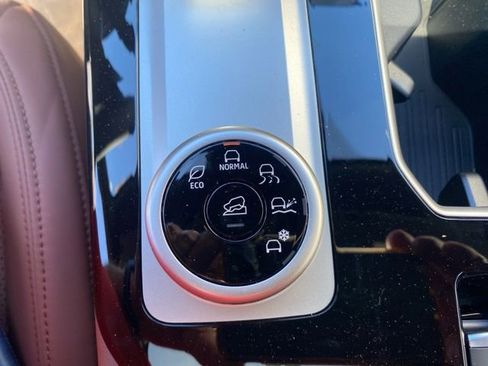 New 2026 Mitsubishi Outlander SEL FWD image 18
