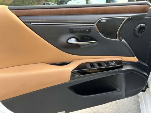 Used 2023 Lexus ES 350 Ultra Luxury w/ Accessory Package (Z2) FWD image 19