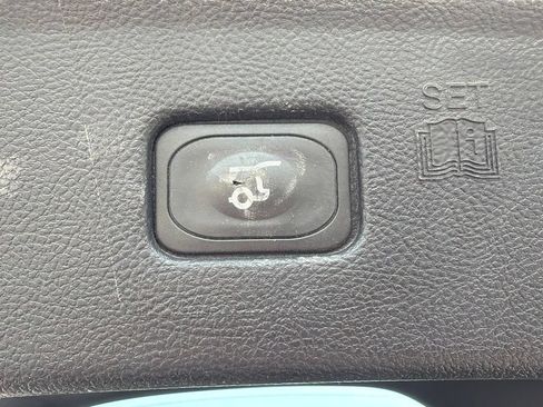 Used 2015 Ford Edge Titanium w/ Equipment Group 301A AWD/4WD image 18