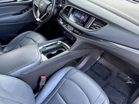 Used 2024 Buick Enclave Premium image 17