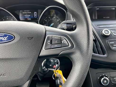 Used 2018 Ford Focus SE FWD image 14