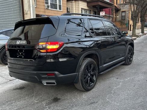 Used 2025 Honda Pilot Black Edition image 6