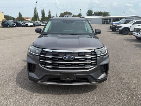 Used 2025 Ford Explorer Active AWD/4WD image 9