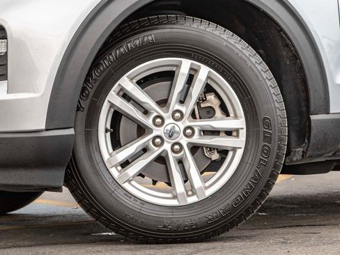 Used 2021 Ford Explorer XLT w/ Equipment Group 202A image 6