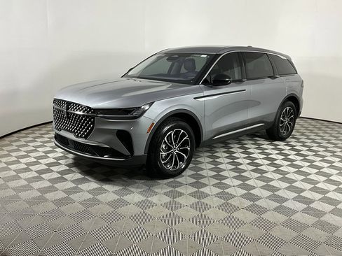 Used 2025 Lincoln Nautilus Premier image 1