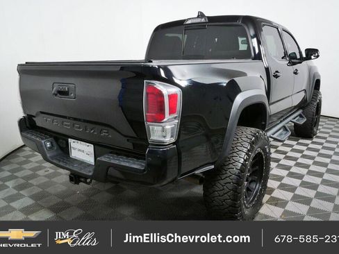 Used 2022 Toyota Tacoma TRD Off-Road w/ Technology Package AWD/4WD image 3