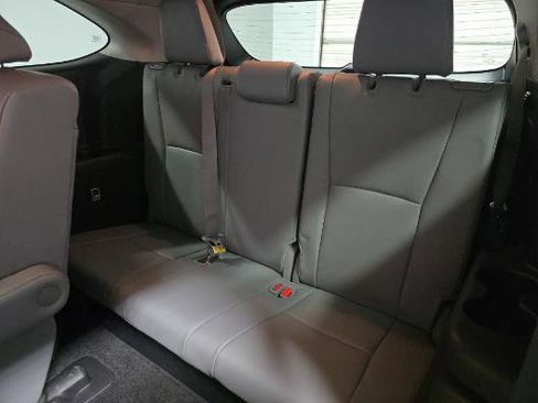 Used 2024 Toyota Highlander XLE image 9