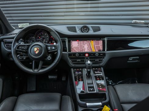 Certified 2026 Porsche Macan AWD/4WD image 11