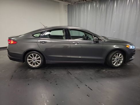 Used 2017 Ford Fusion SE image 10