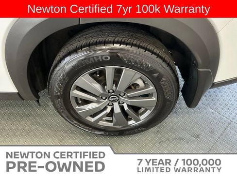 Used 2025 Nissan Pathfinder SV FWD image 46