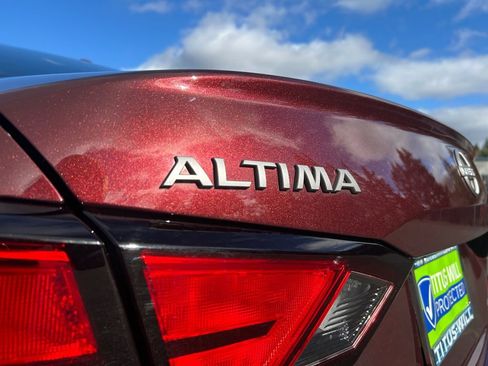 Used 2025 Nissan Altima 2.5 SV image 32