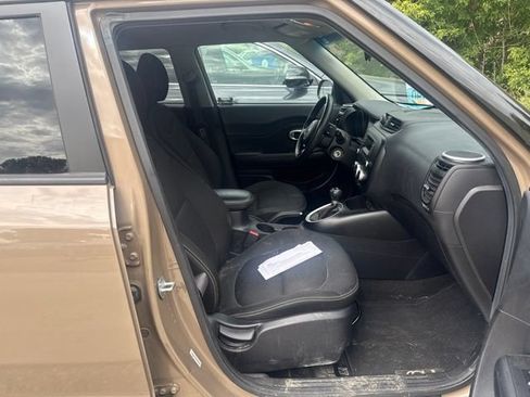 Used 2014 Kia Soul + FWD image 13
