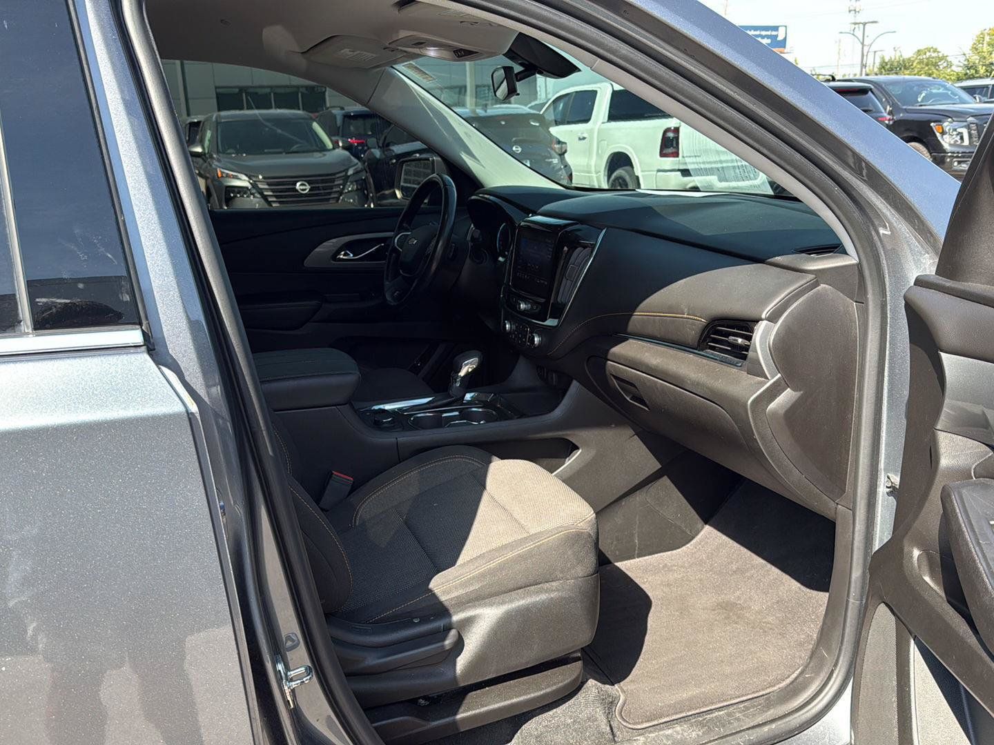 Used 2021 Chevrolet Traverse LT FWD image 10
