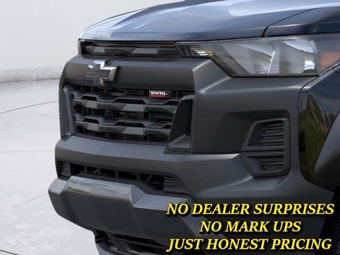 New 2026 Chevrolet Colorado Trail Boss w/ Midnight Edition AWD/4WD image 13