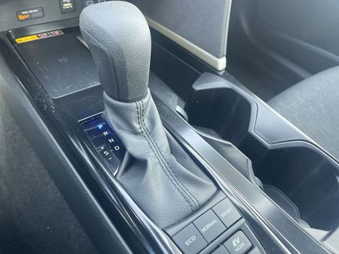 Used 2025 Toyota Camry LE w/ Convenience Package image 16