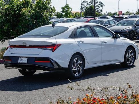 New 2025 Hyundai Elantra SEL w/ Cargo Package FWD image 5