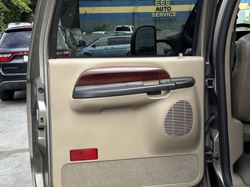 Used 2005 Ford Excursion Limited image 11