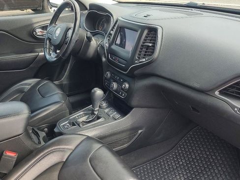 Used 2019 Jeep Cherokee Latitude Plus w/ Cold Weather Group AWD/4WD image 25