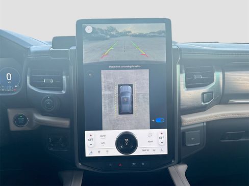 Used 2022 Ford Expedition Platinum image 14