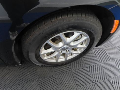 Used 2023 Chrysler Pacifica Touring-L FWD image 9