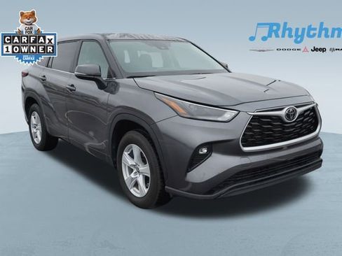 Used 2024 Toyota Highlander LE image 1